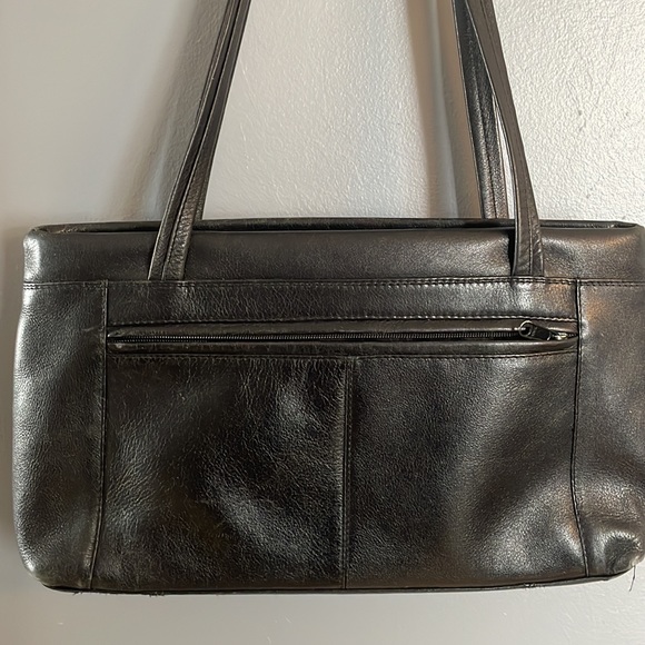Black leather handbag. Excellent used condition - Picture 2 of 4